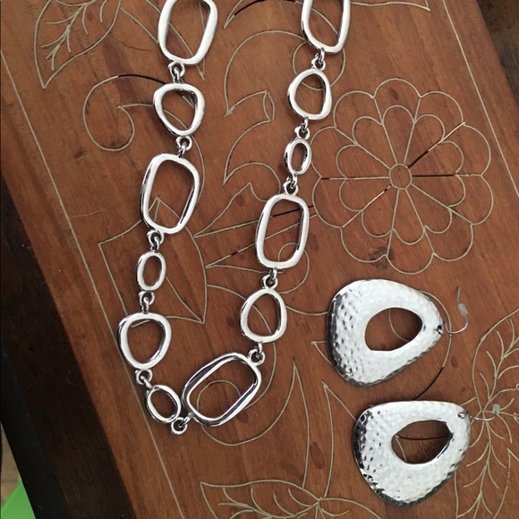 Silver tone Lia Sophia necklace with earrings - Picture 2 of 5